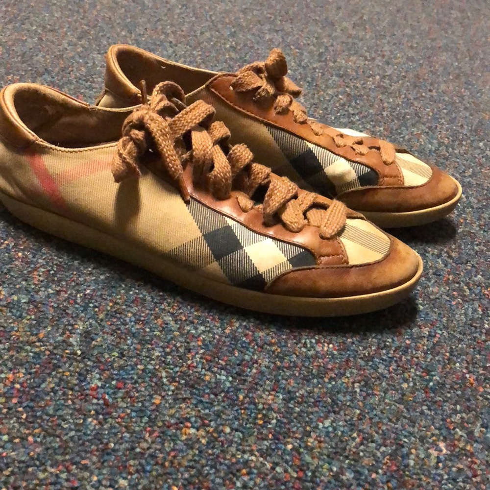 Women’s size 8.5 Burberry sneakers